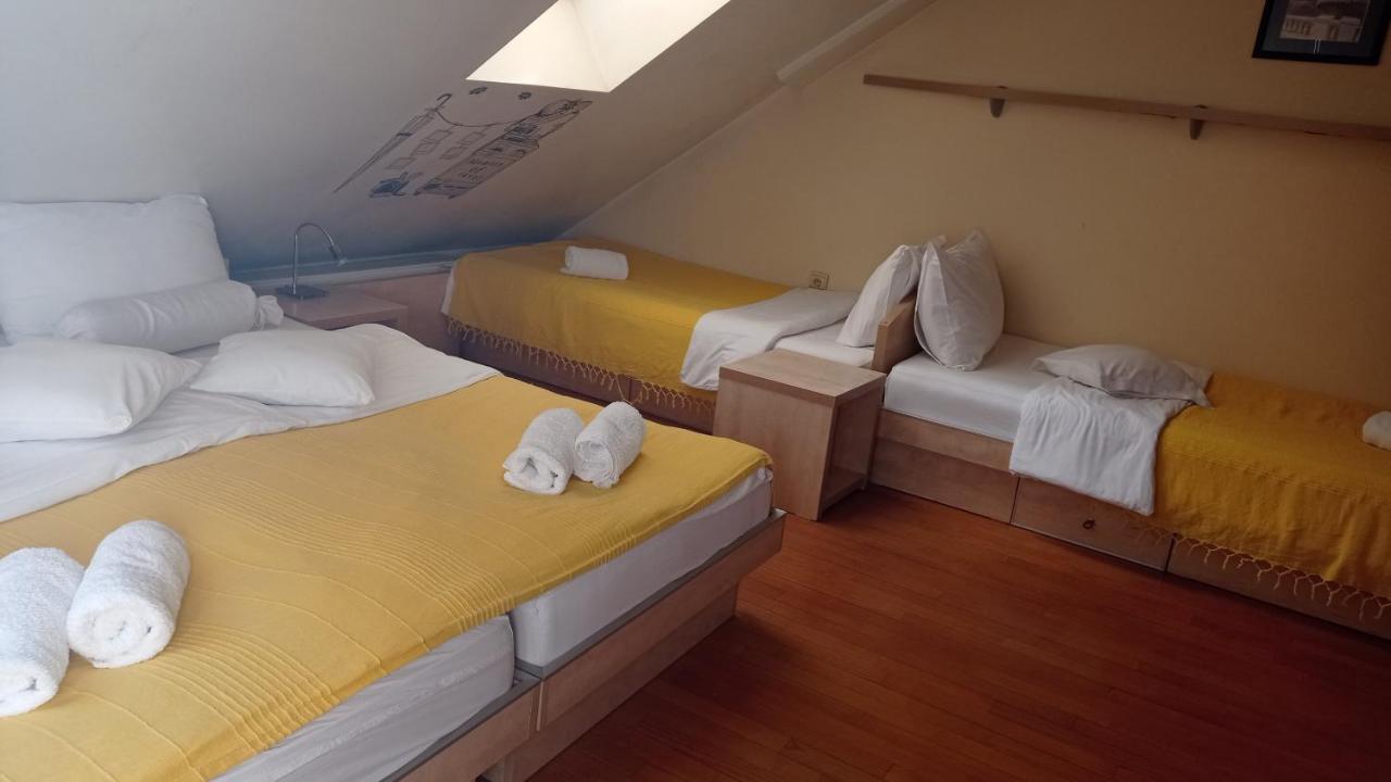 Car Royal Apartments And Rooms Novi Sad Bagian luar foto