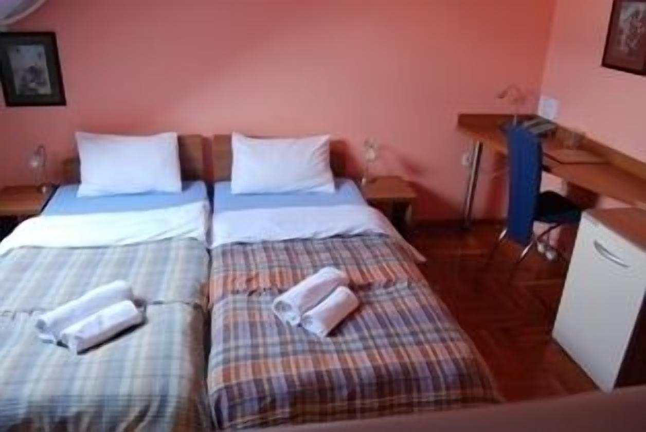 Car Royal Apartments And Rooms Novi Sad Bagian luar foto