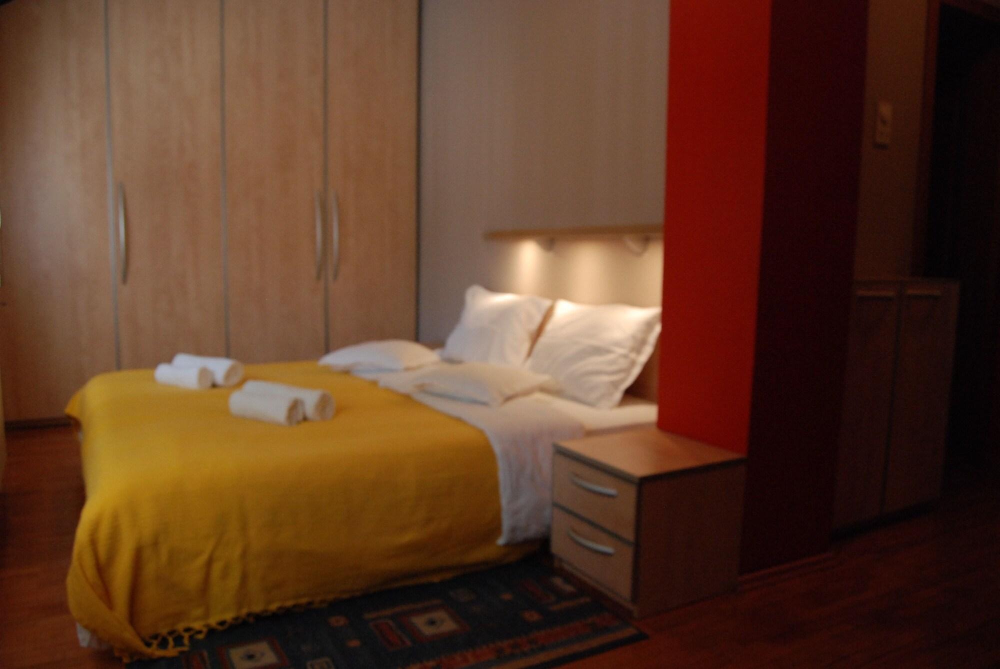 Car Royal Apartments And Rooms Novi Sad Bagian luar foto
